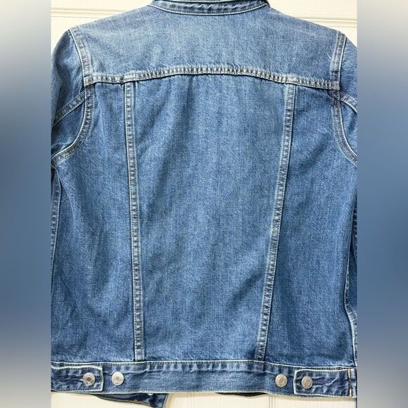 Gap Women’s Medium Wash Blue Denim Jean Jacket Sz M EUC - Picture 5 of 10